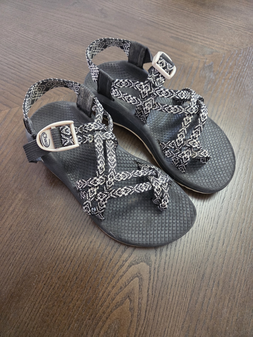 Chaco Black & White Patterned Classic Sandals Women's Size 6